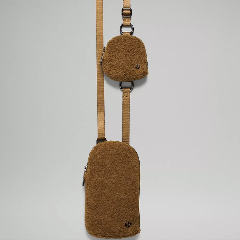 🧸🧸🧸 LULULEMON FLEECE MODULAR PHONE CROSSBODY BAG! NWT!